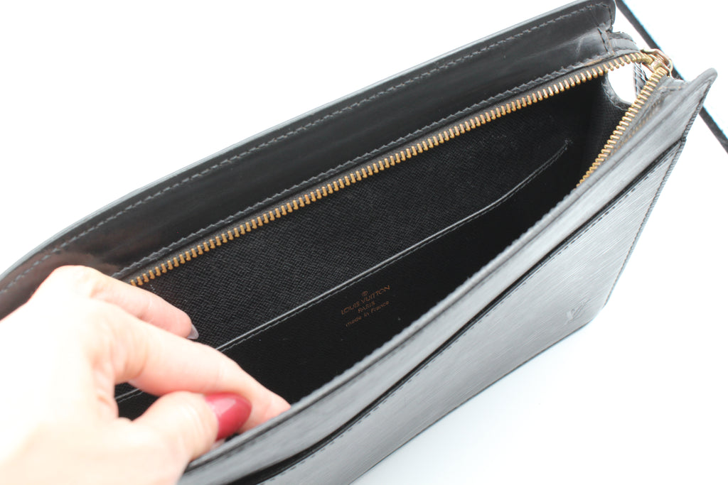 Louis Vuitton Pochette Homme Epi Leather Clutch — Noir Black